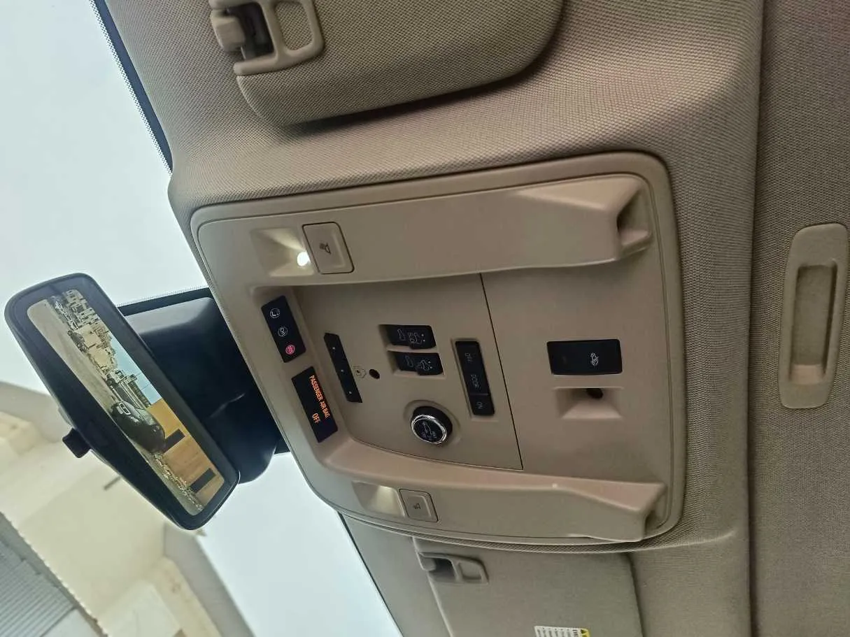 Car image 29