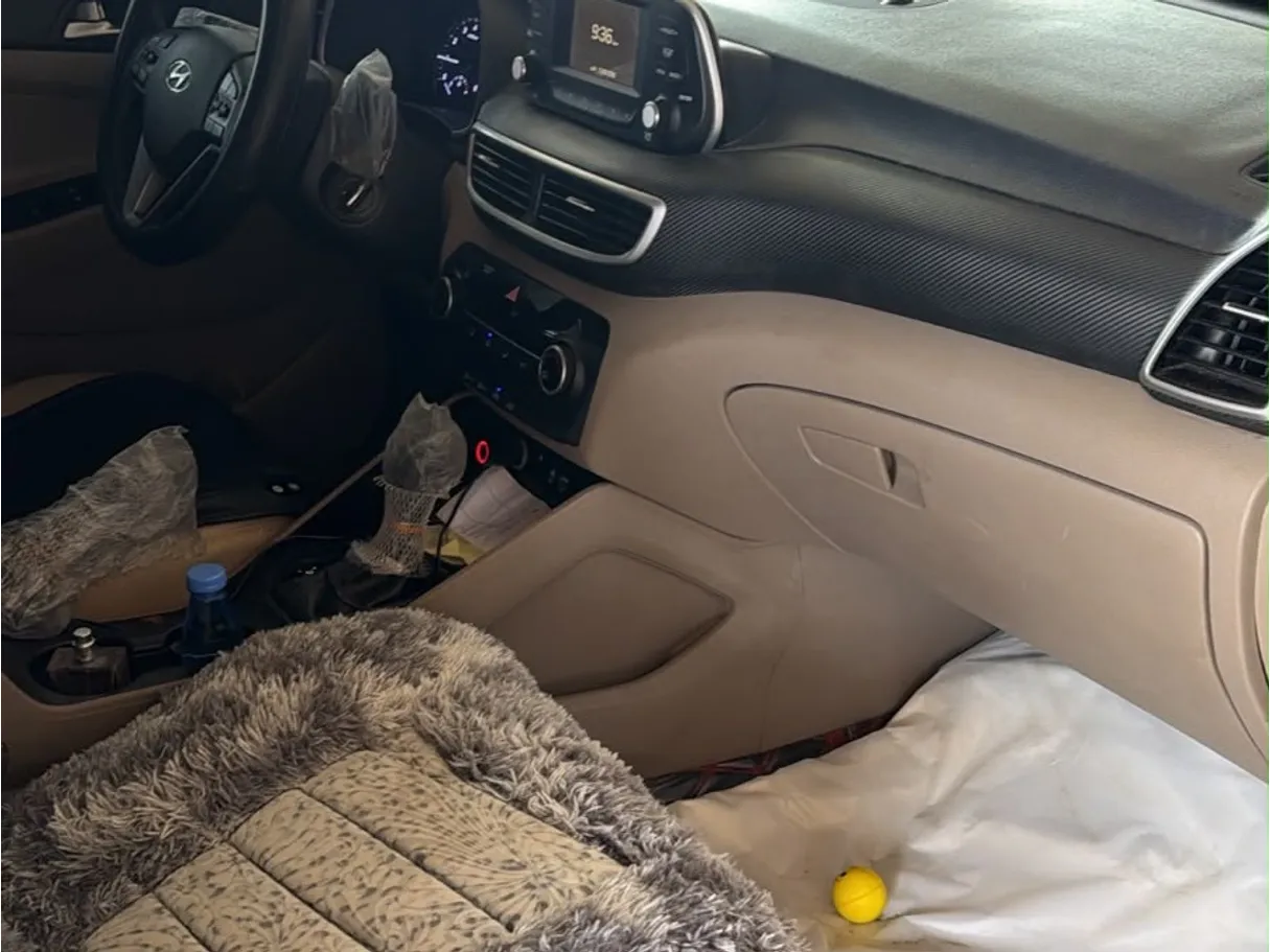 Car image 6