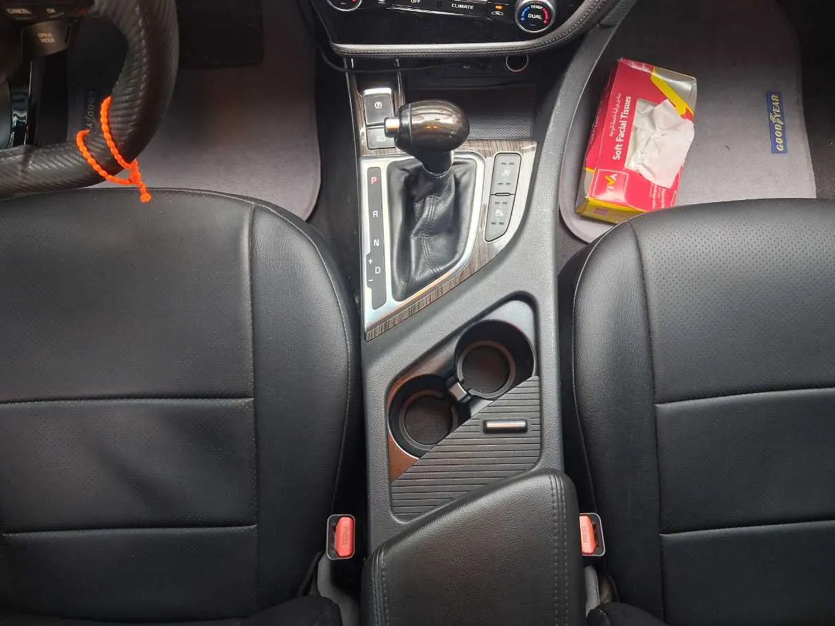 Car image 15
