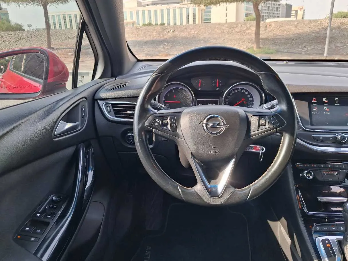 Car image 19