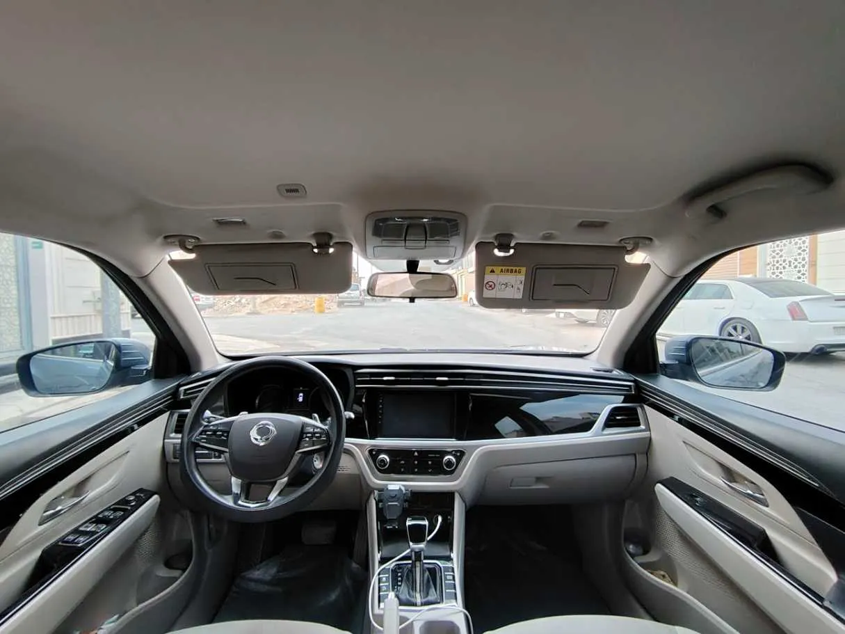 Car image 18