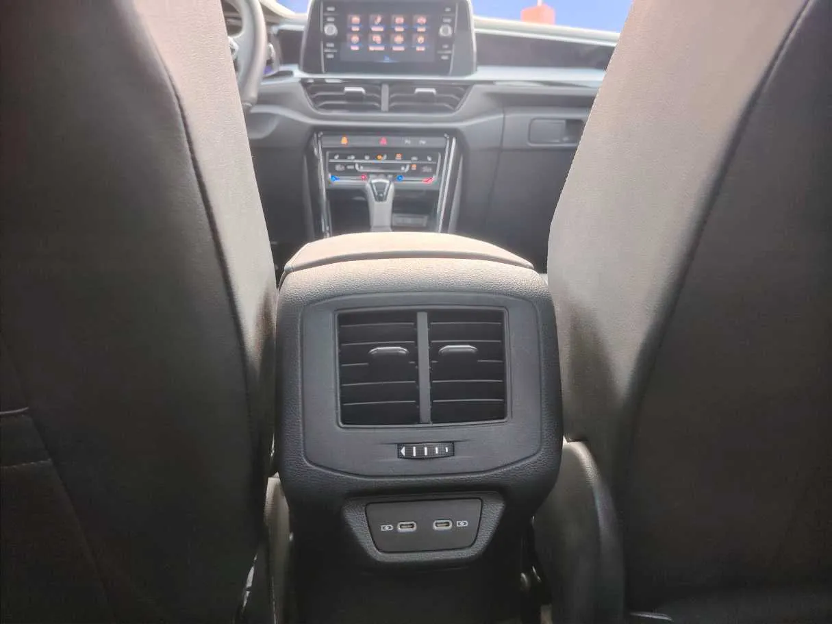 Car image 28