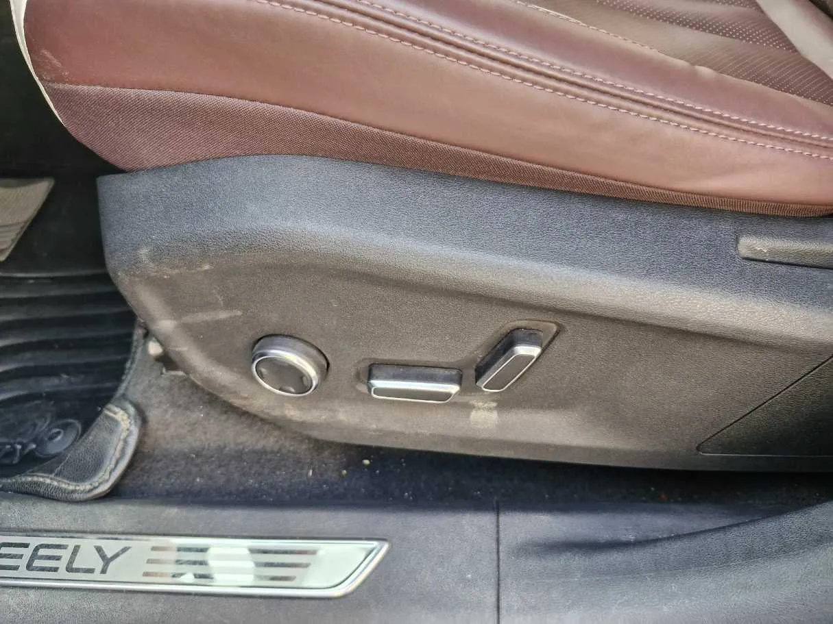 Car image 23