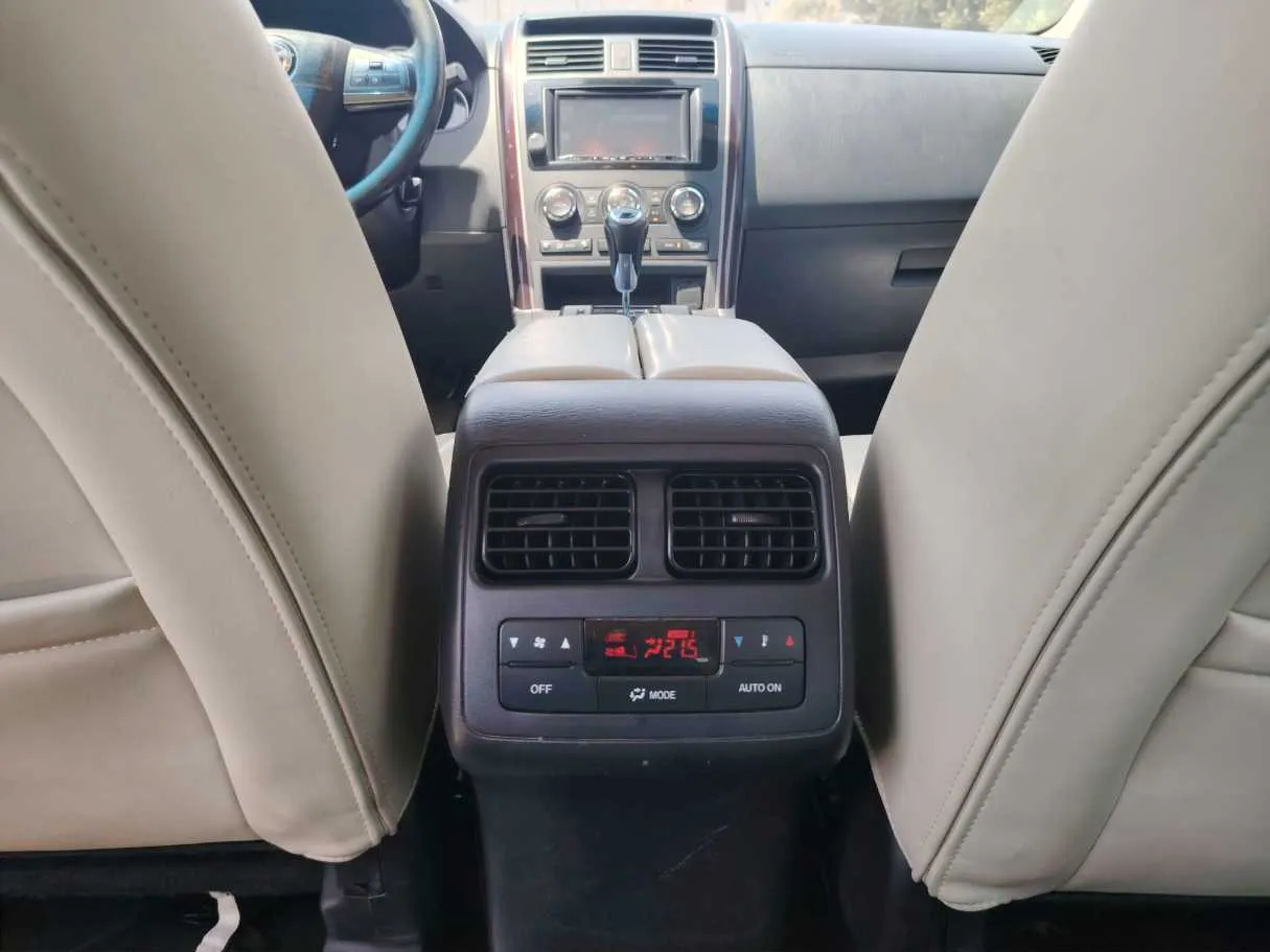 Car image 27