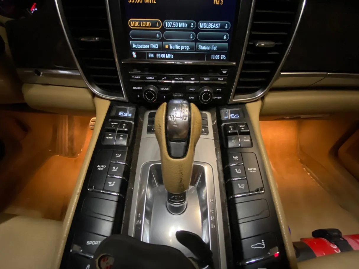 Car image 17