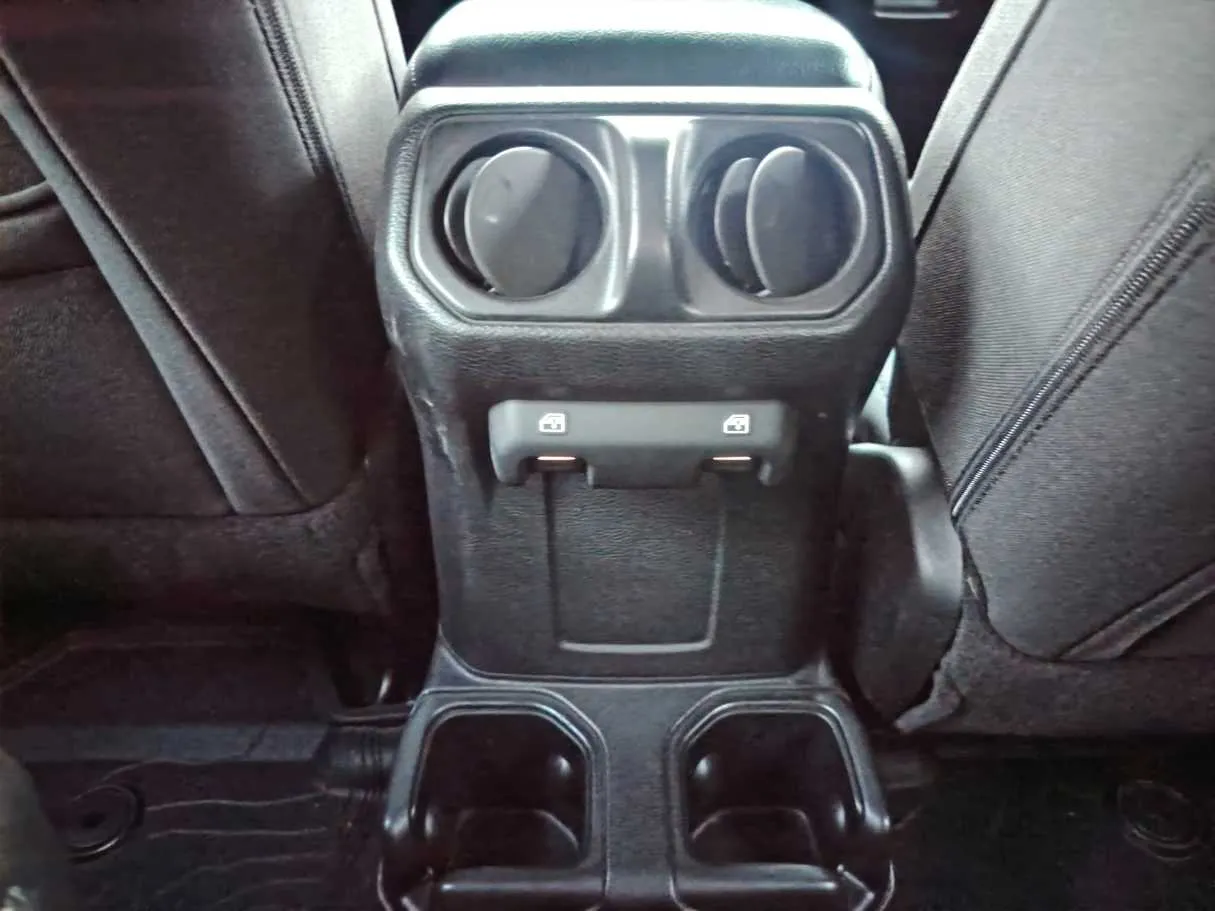 Car image 26