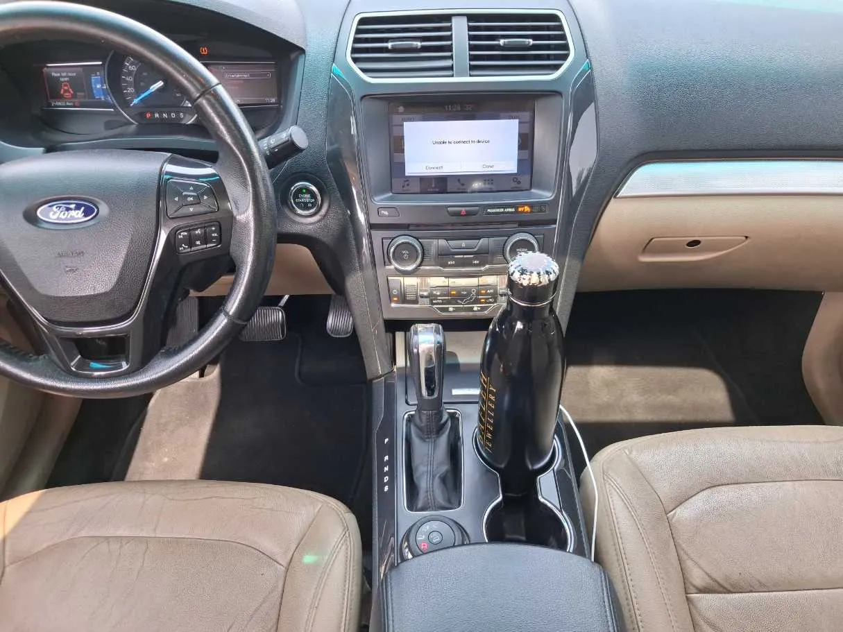 Car image 16