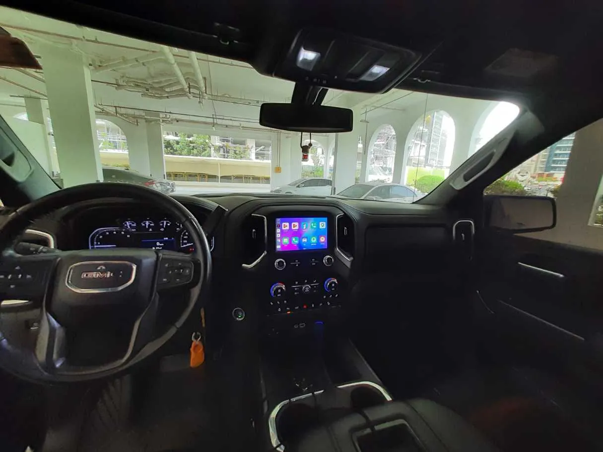 Car image 12