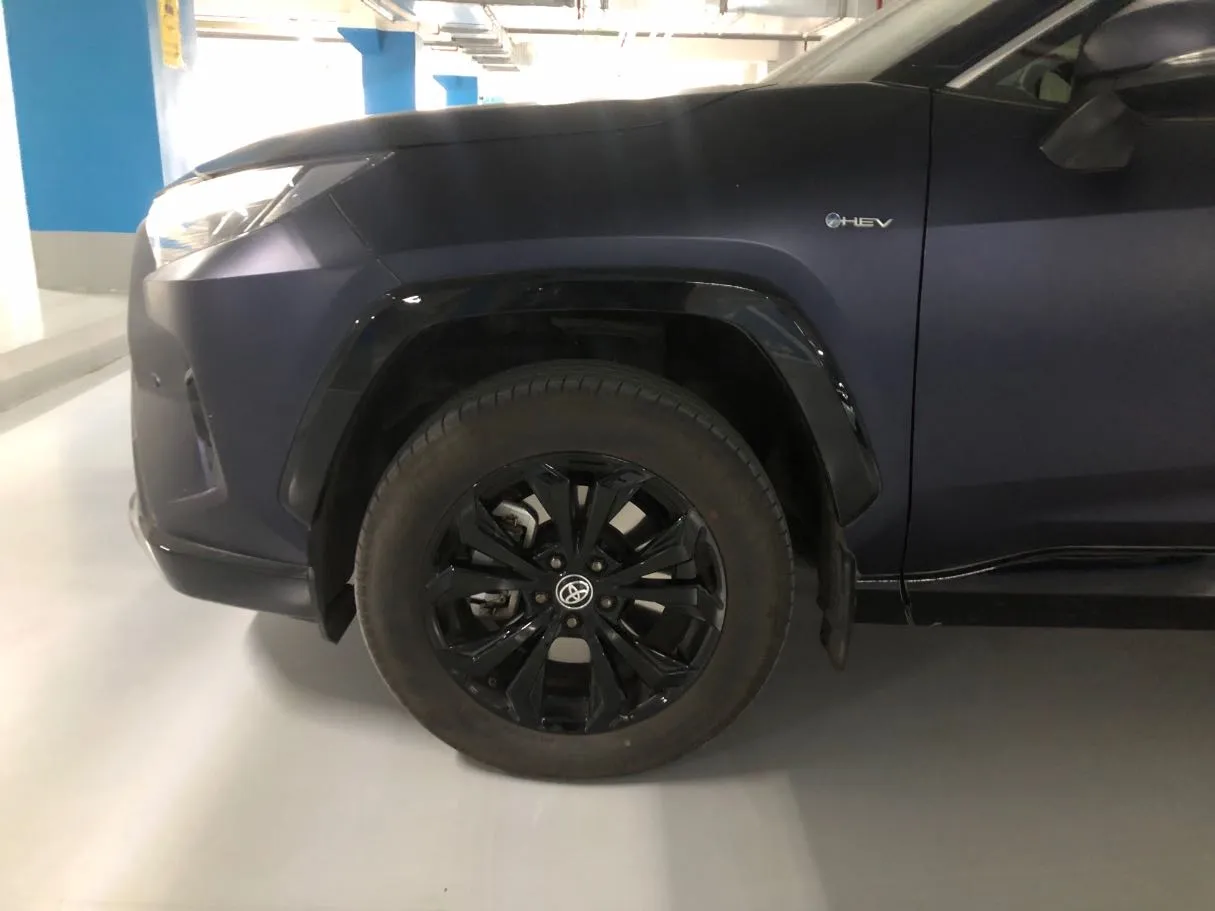 Car image 8
