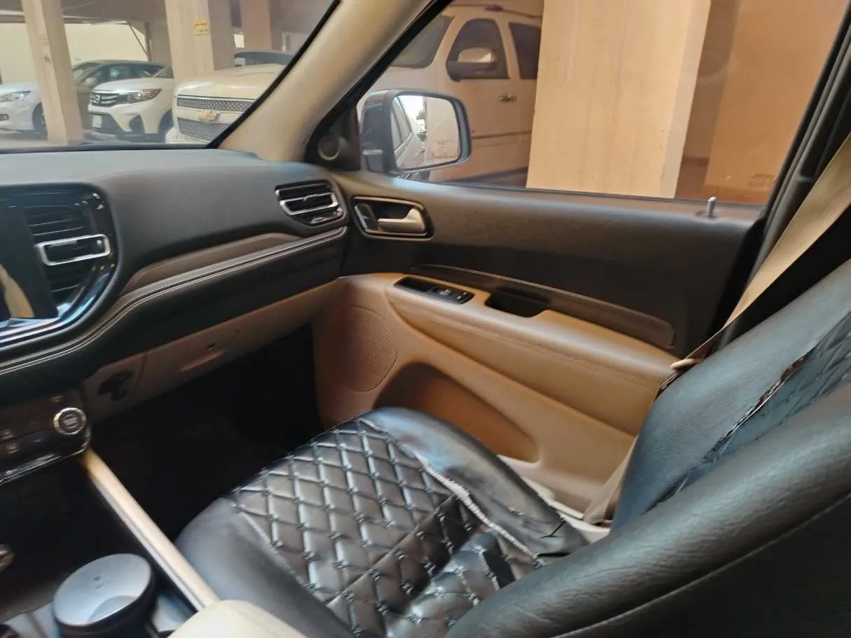 Car image 34