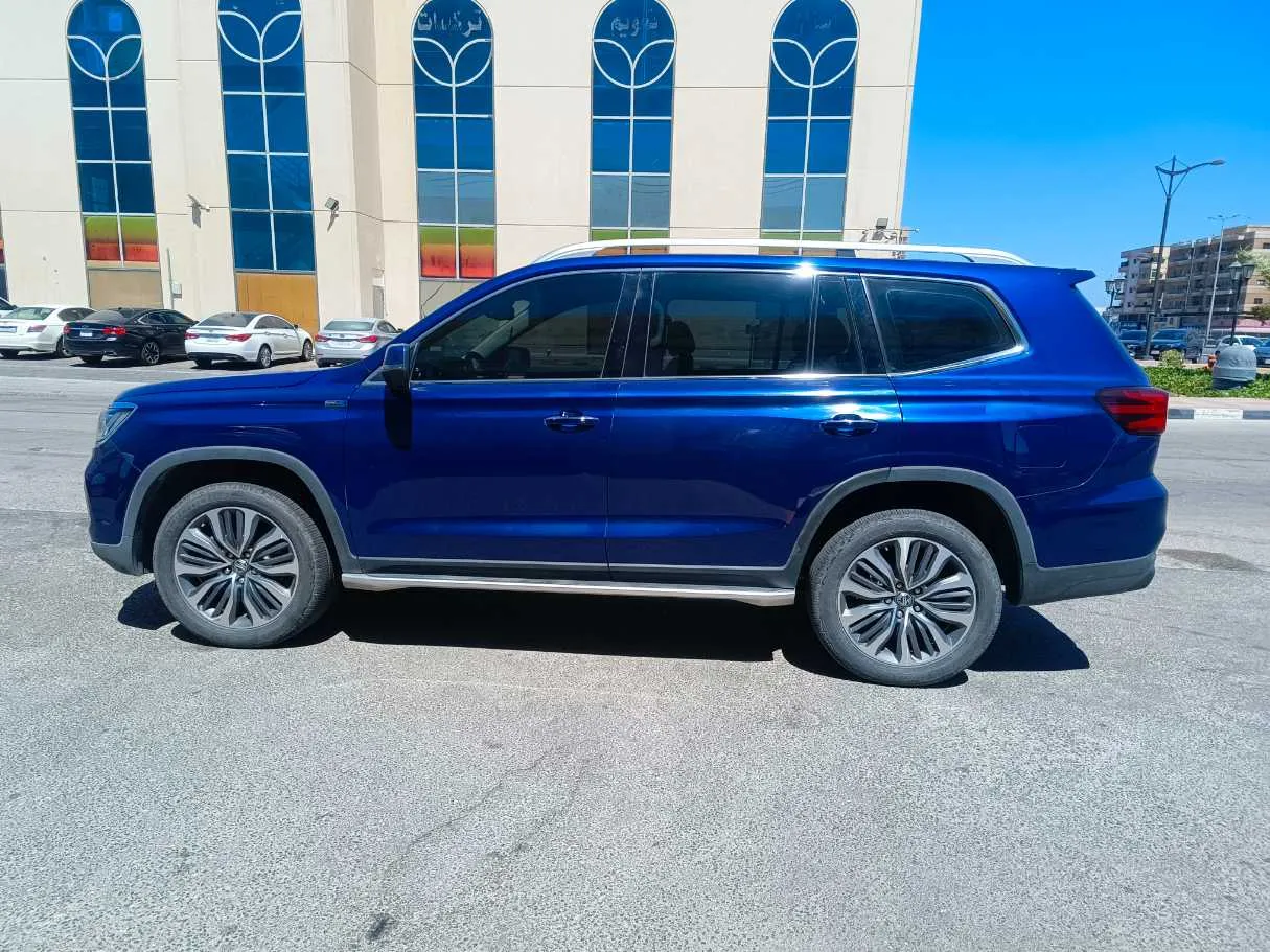 Car image 8