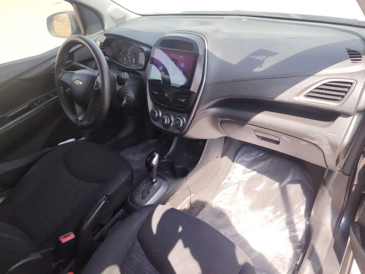 Car image 14