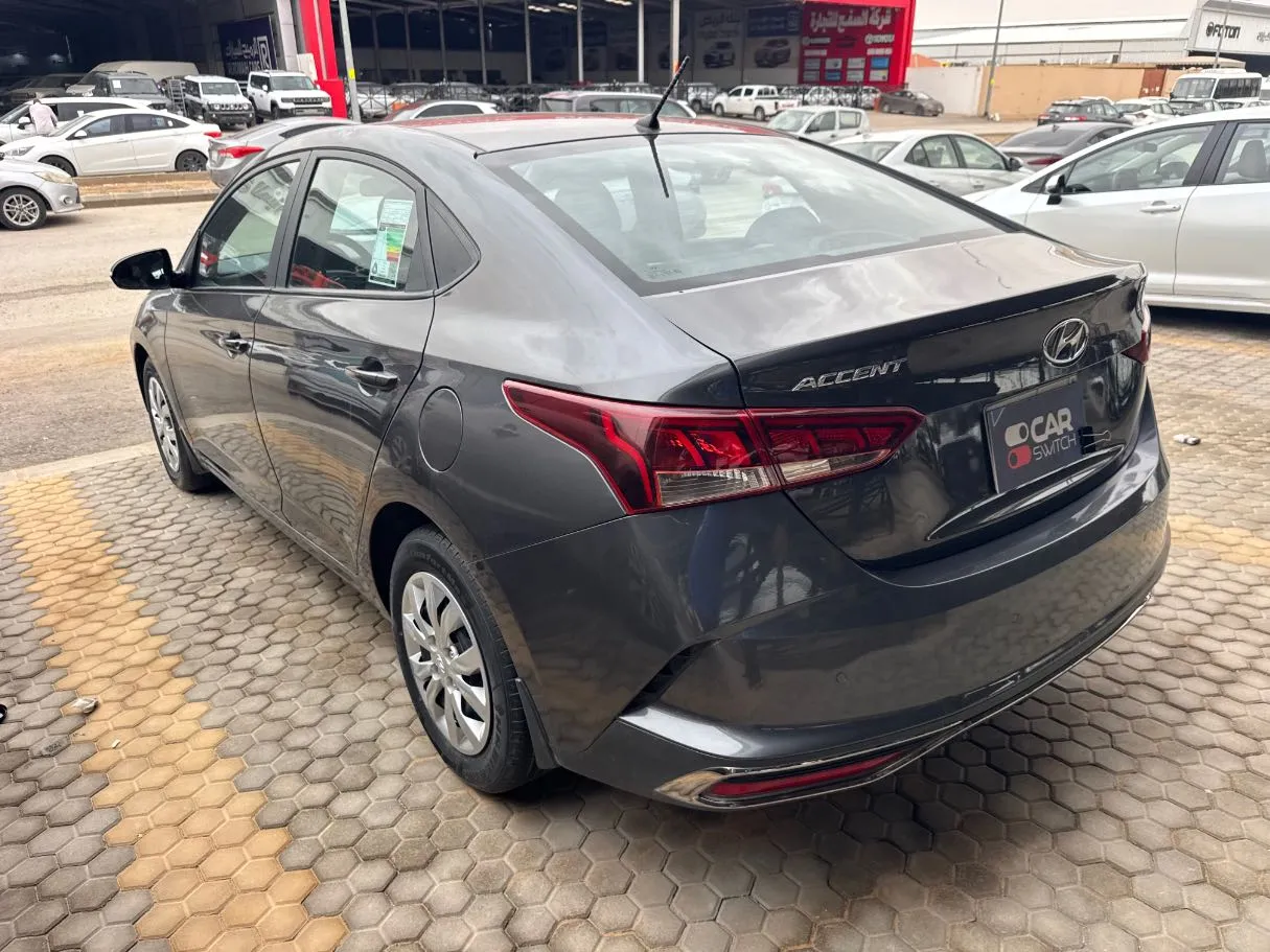 Car image 7