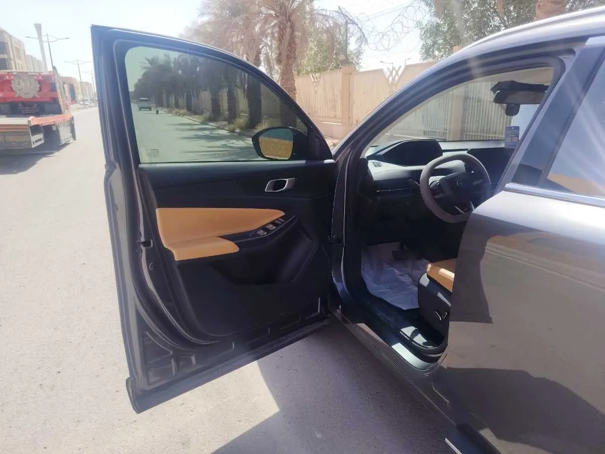 Car image 13