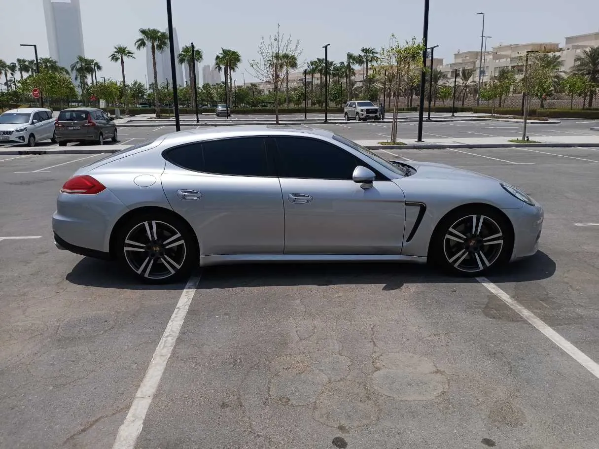 Car image 8