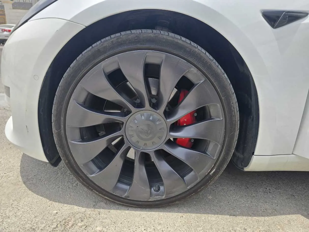 Car image 9