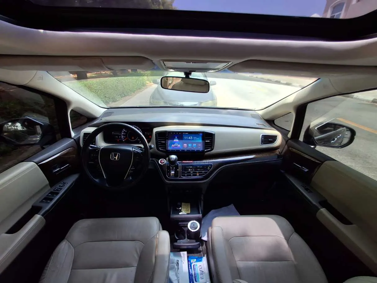 Car image 18