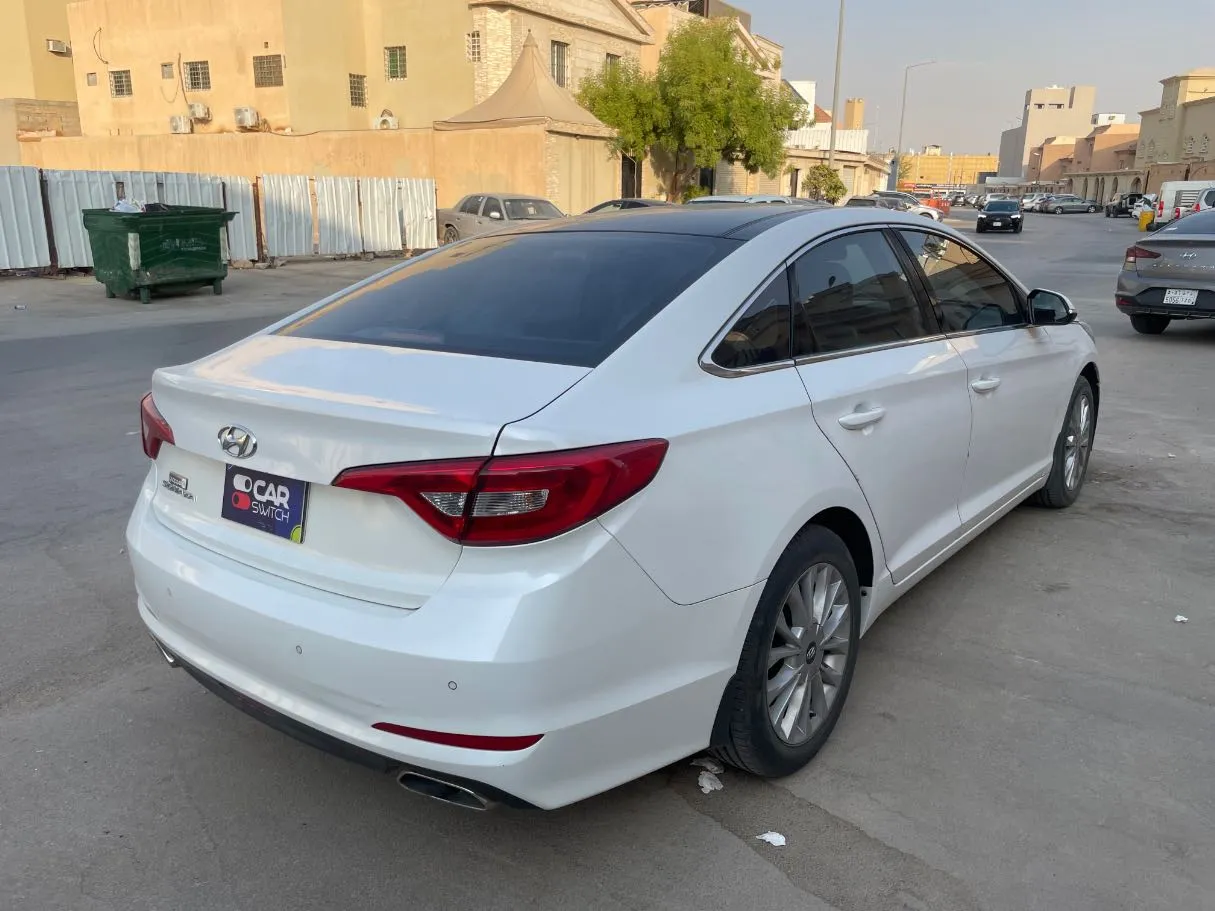 Car image 5