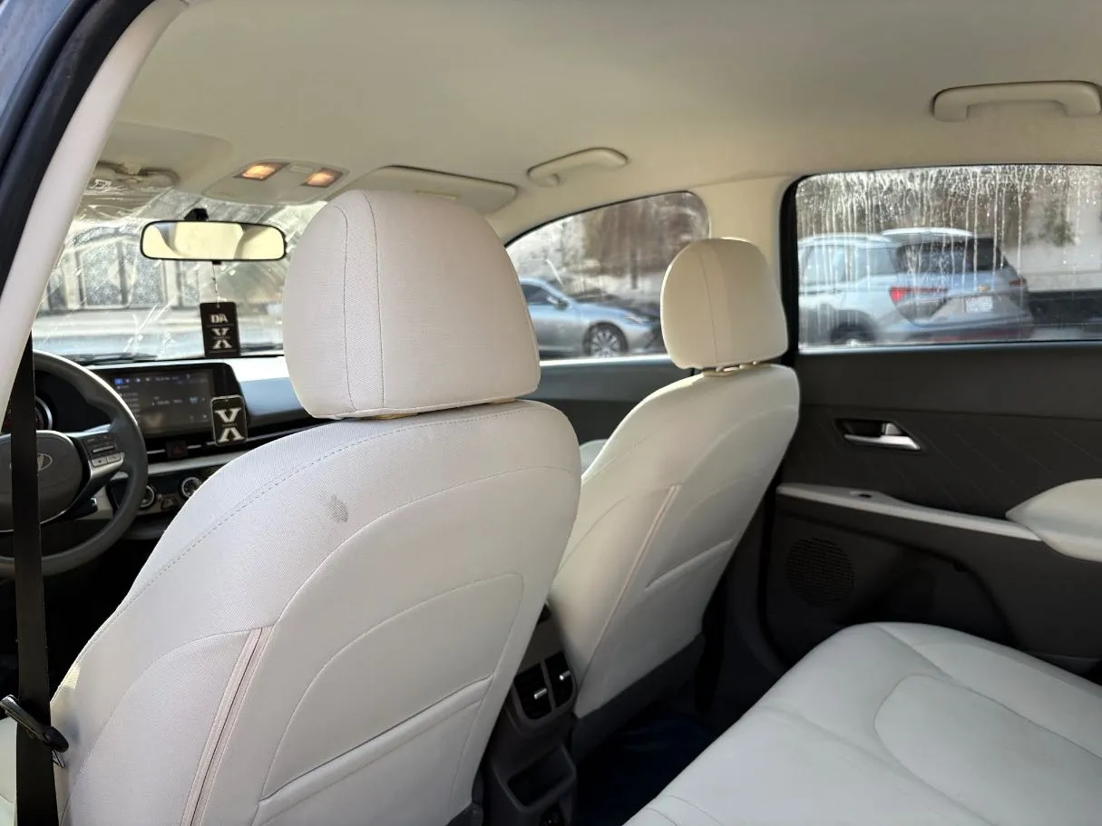 Car image 17