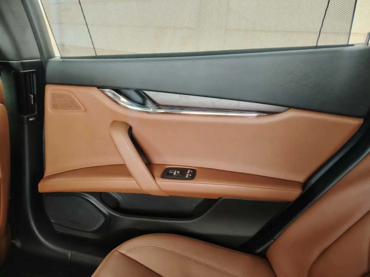 Car image 32