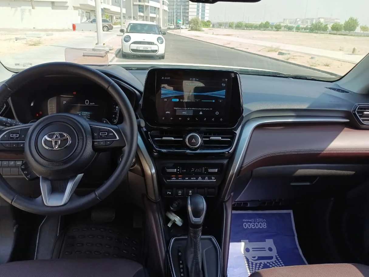 Car image 16
