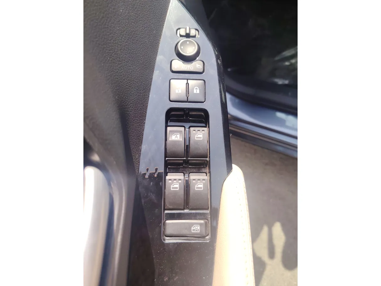 Car image 27