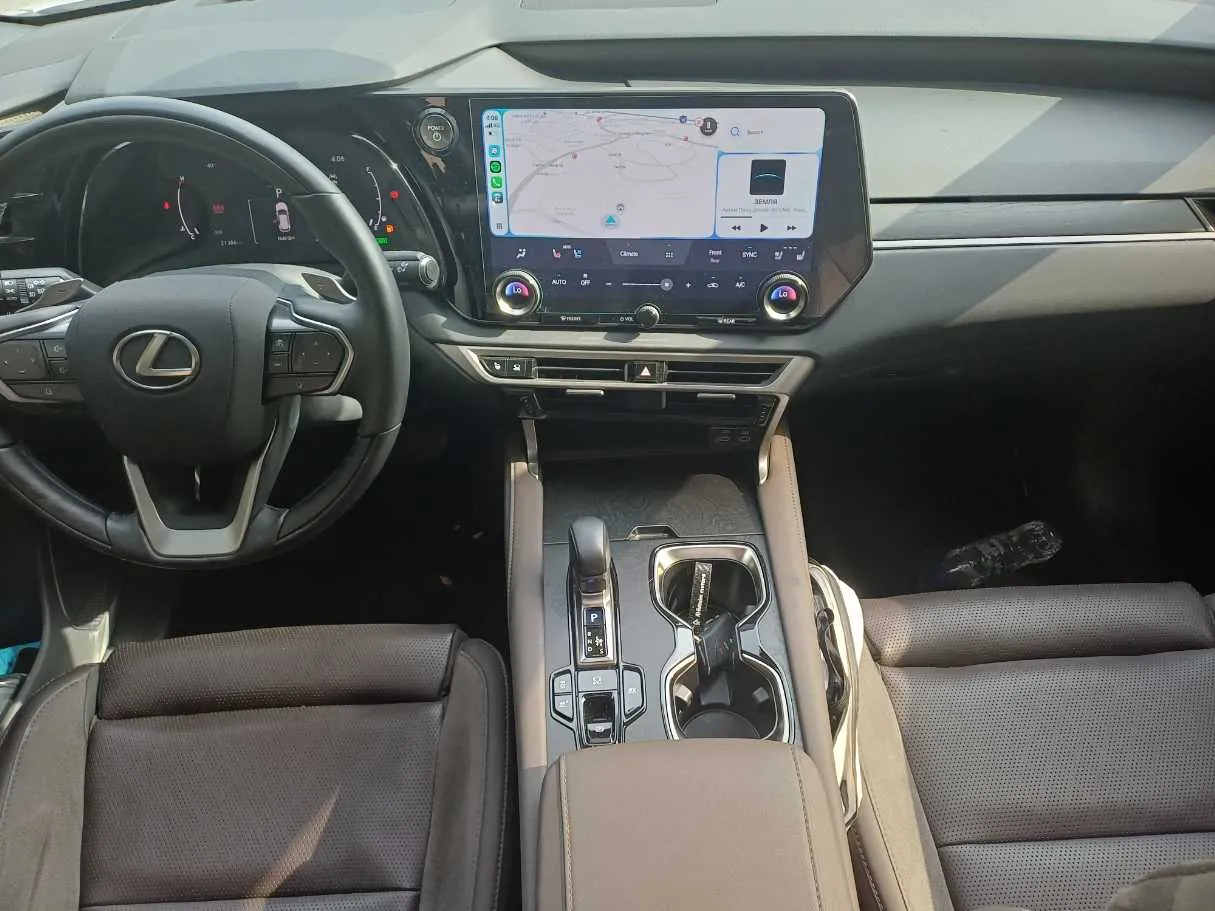 Car image 16