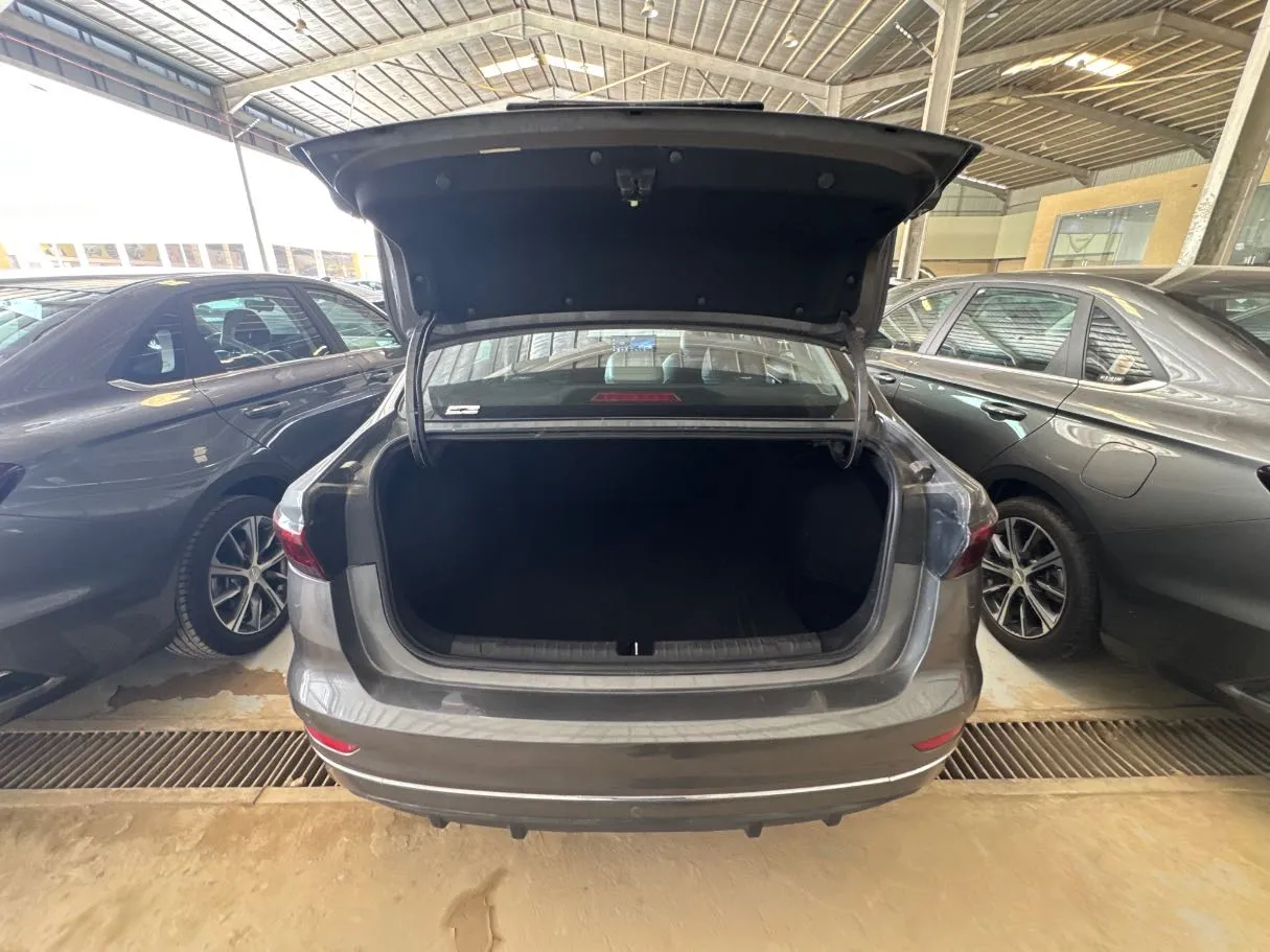 Car image 16