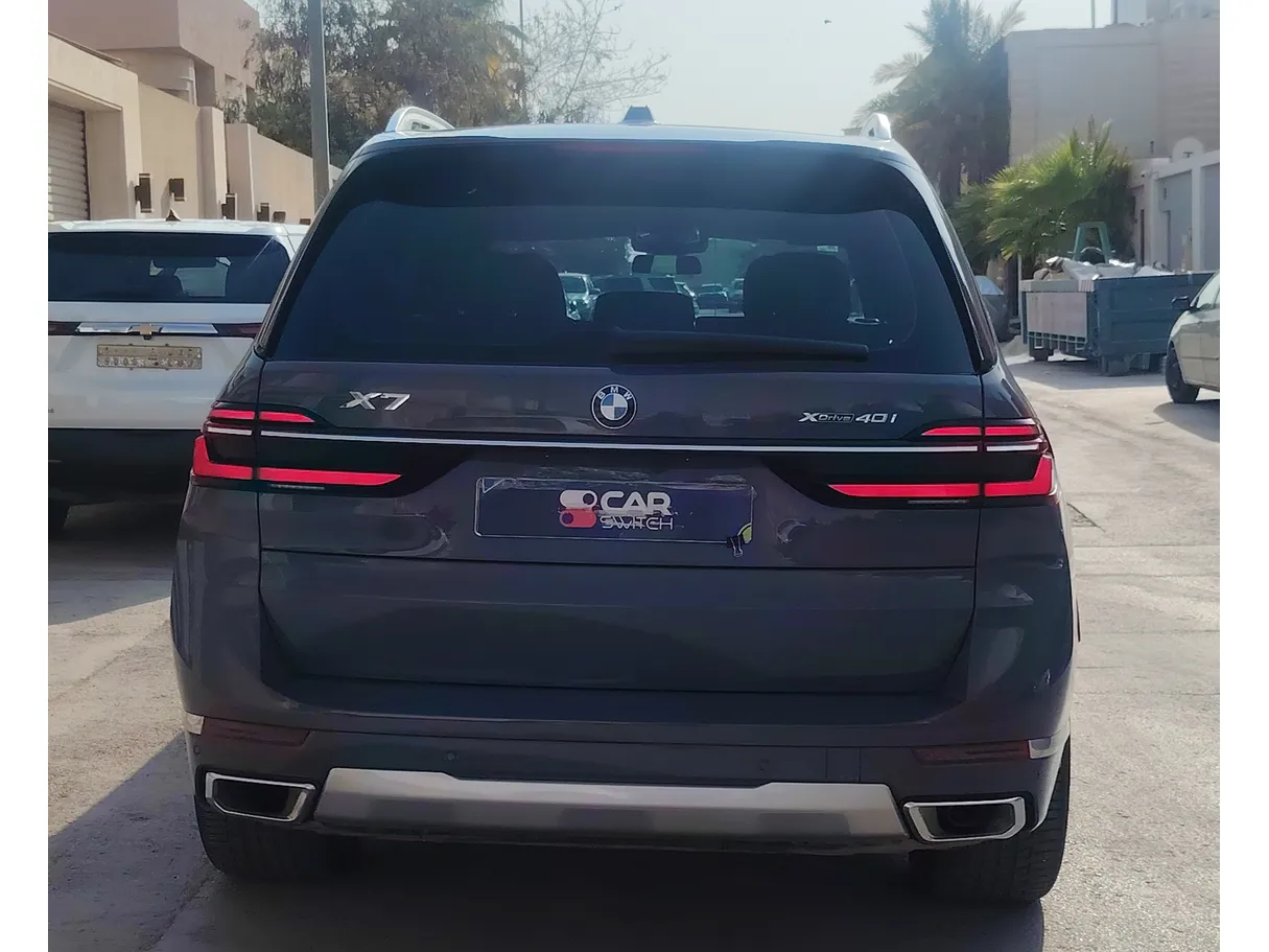 Car image 5