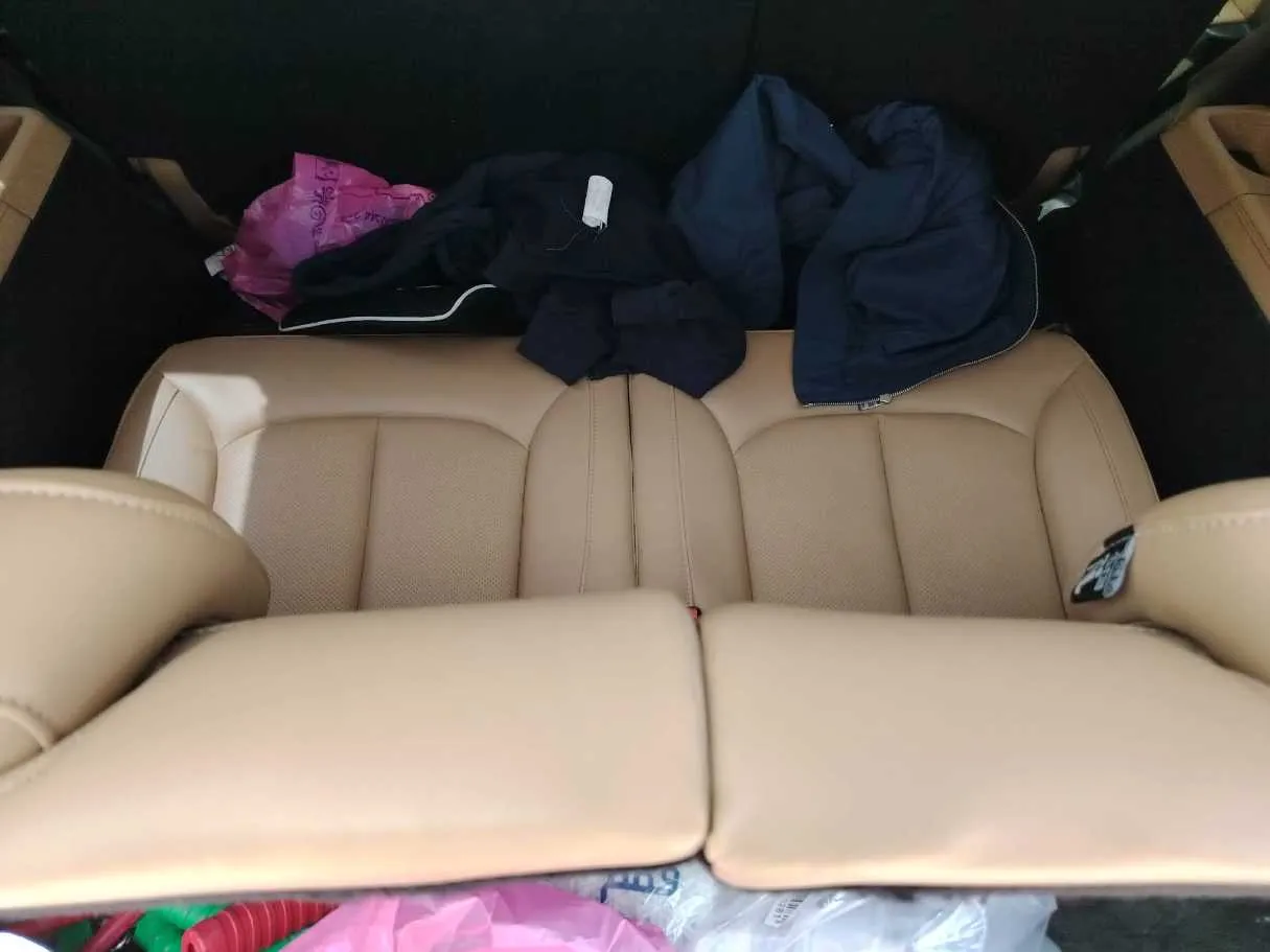 Car image 30