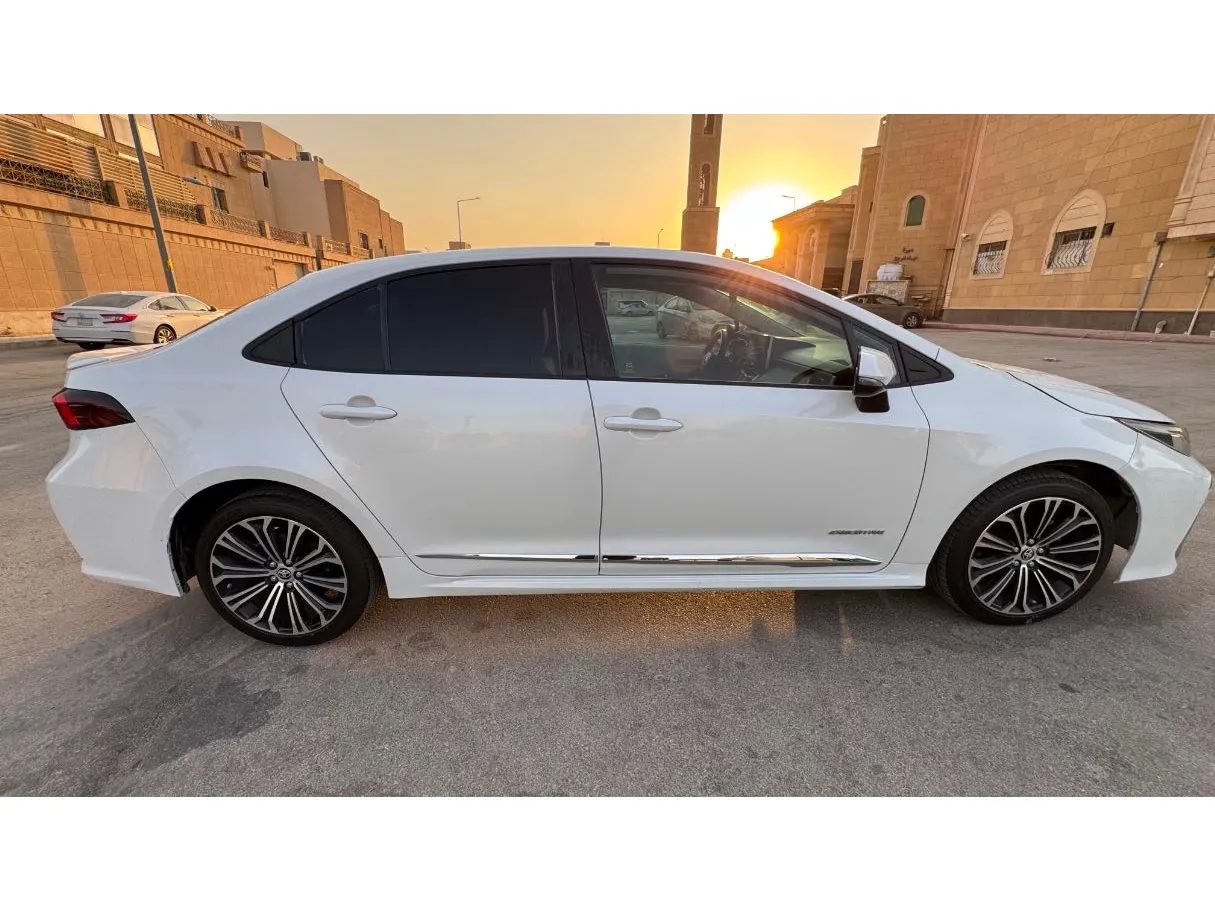 Car image 4