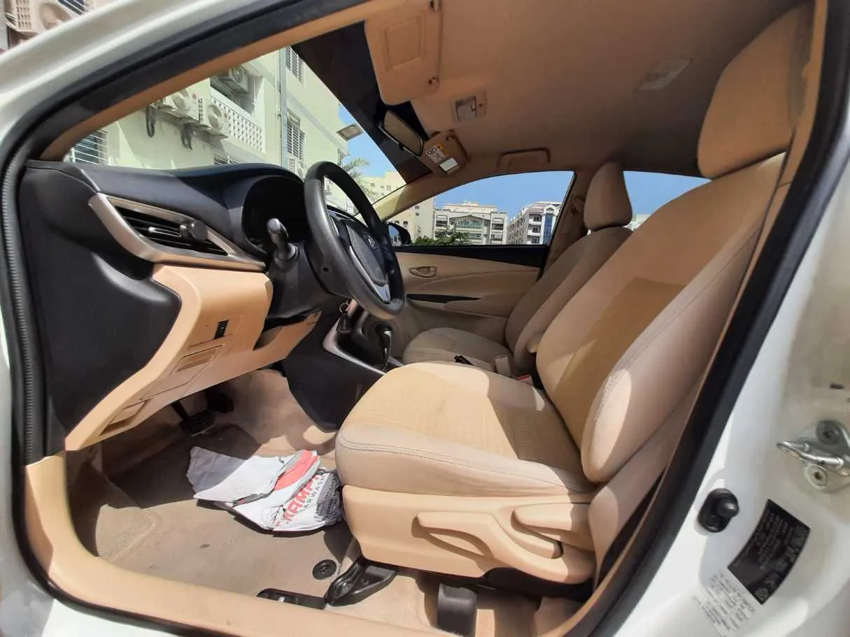 Car image 12