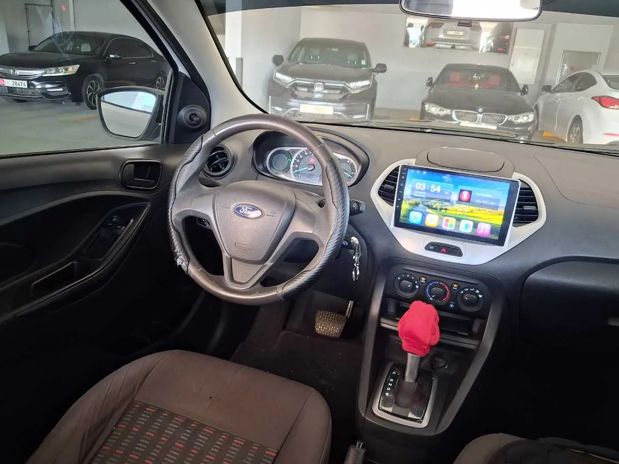 Car image 11