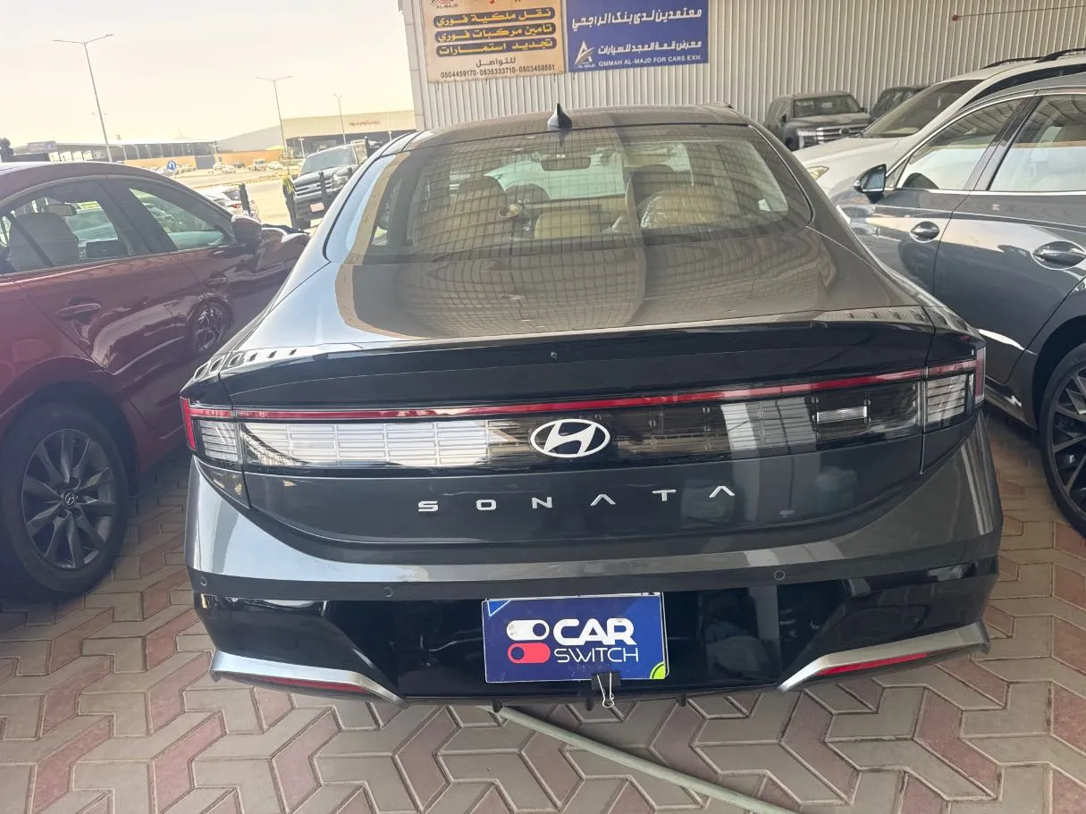 Car image 5