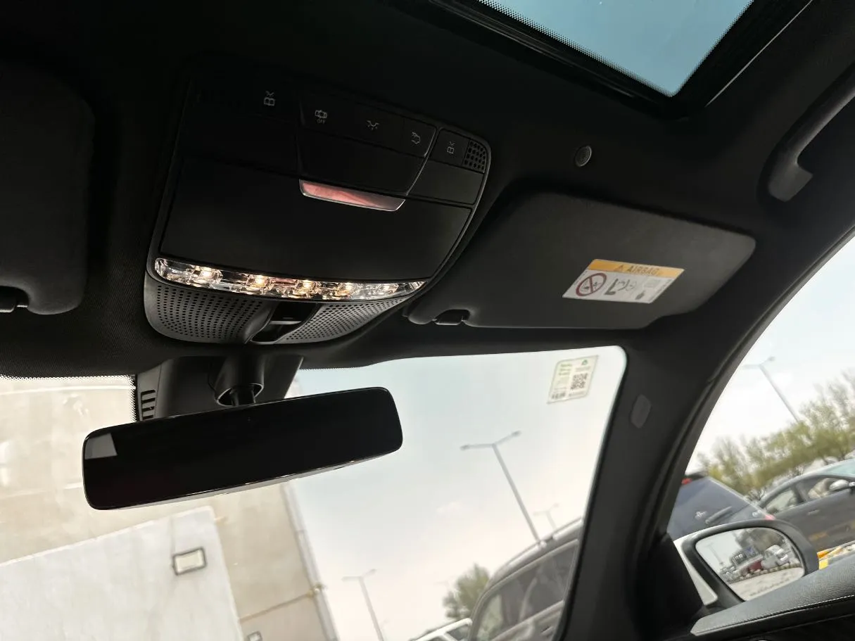 Car image 24