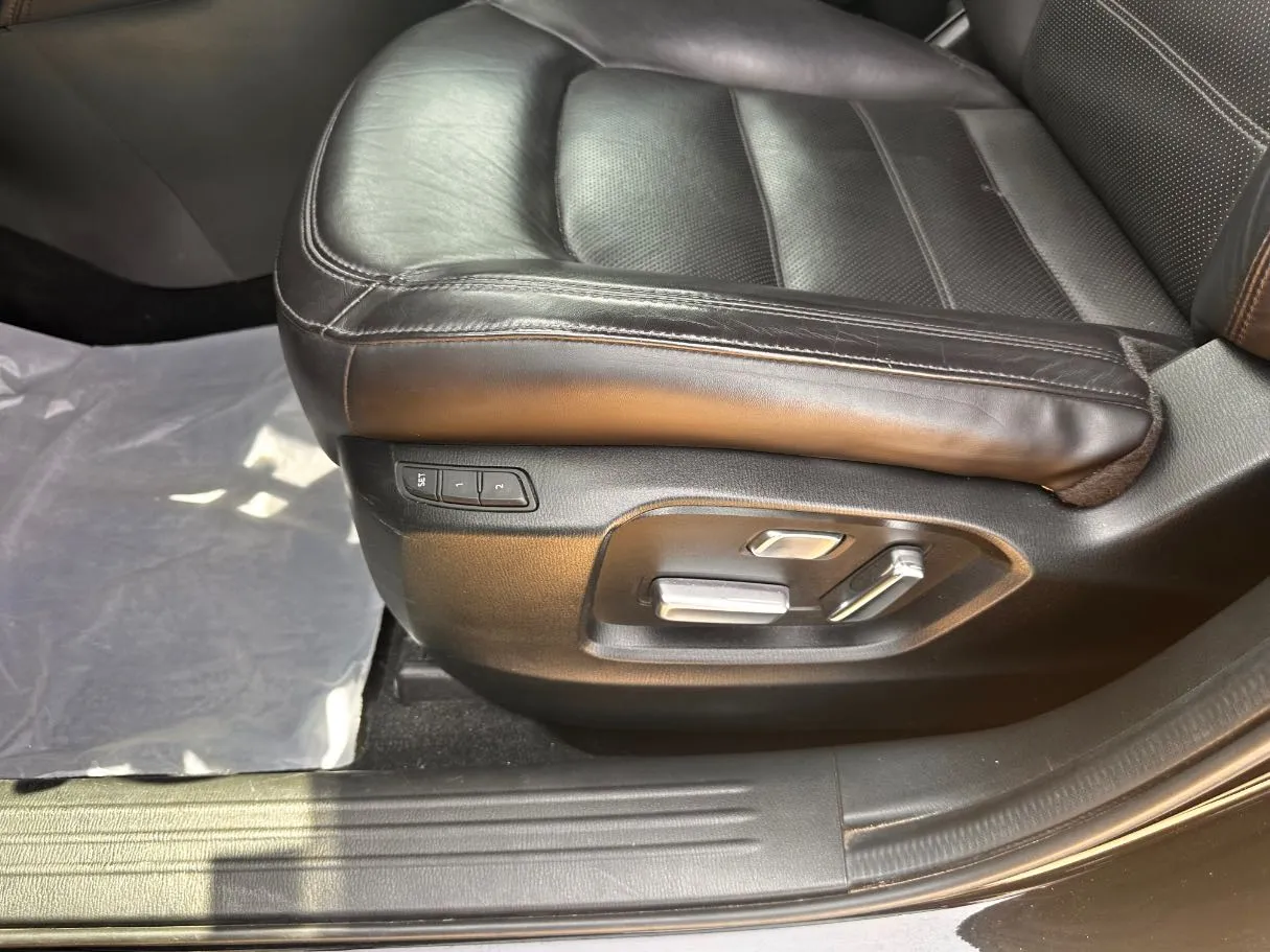 Car image 27