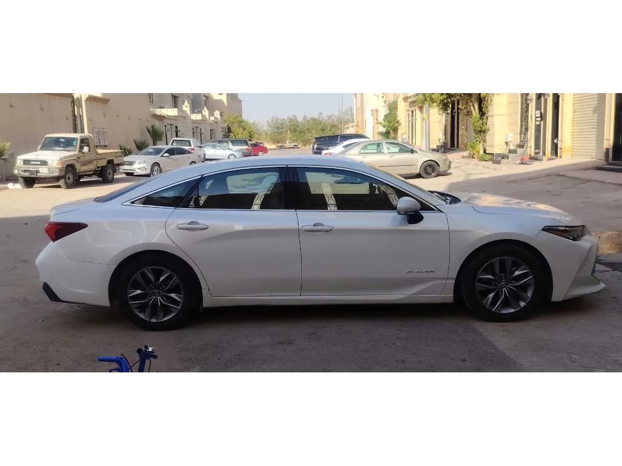 Car image 3