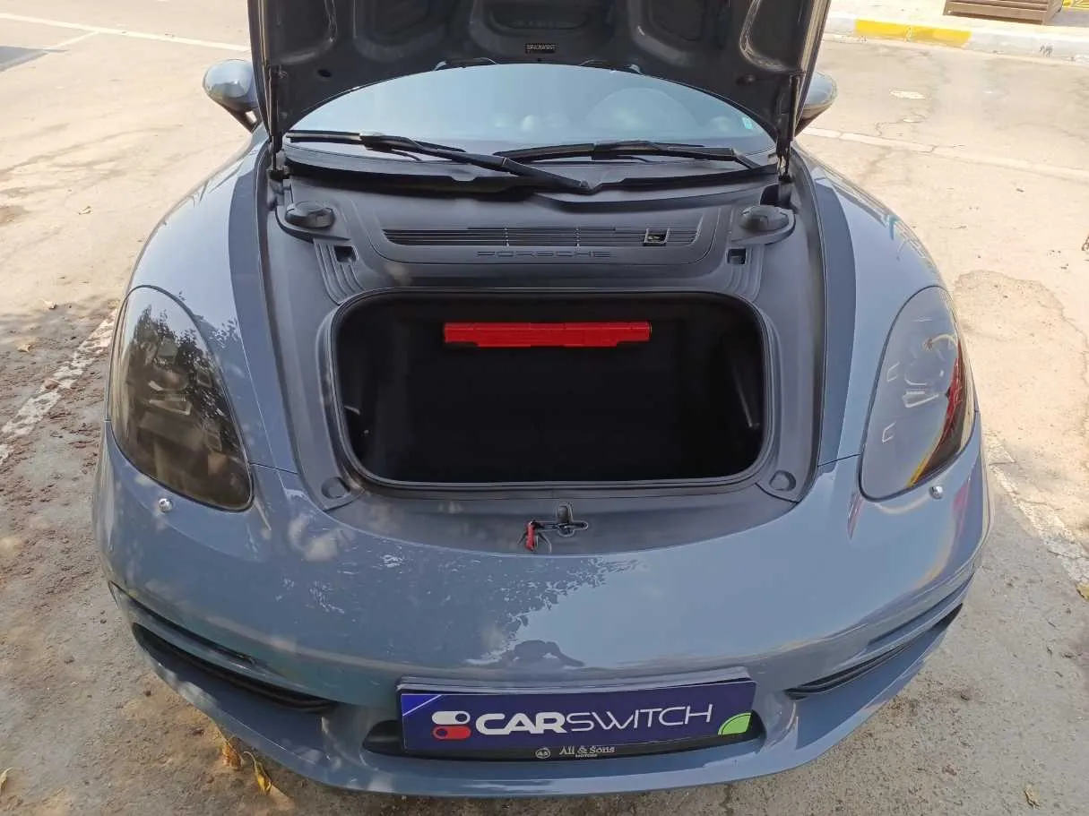 Car image 19