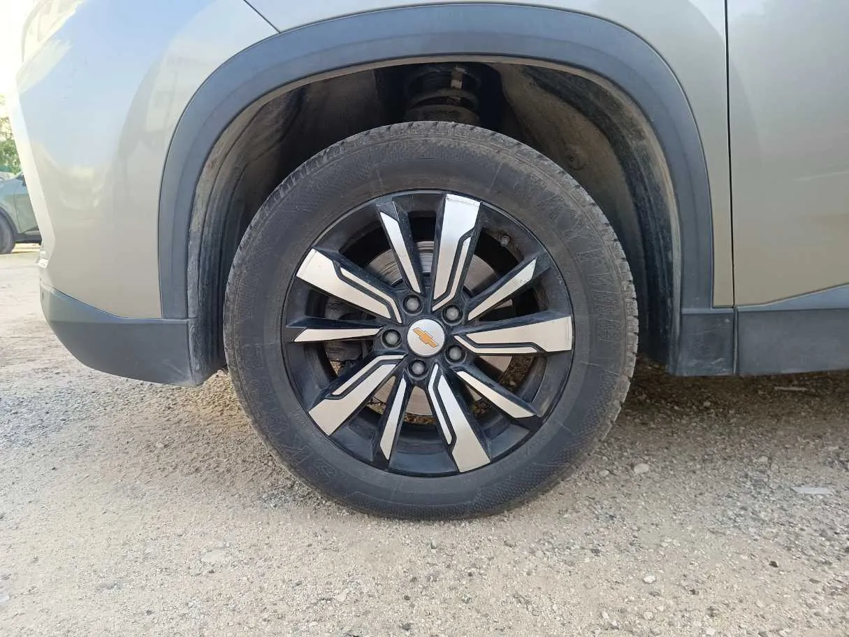 Car image 10