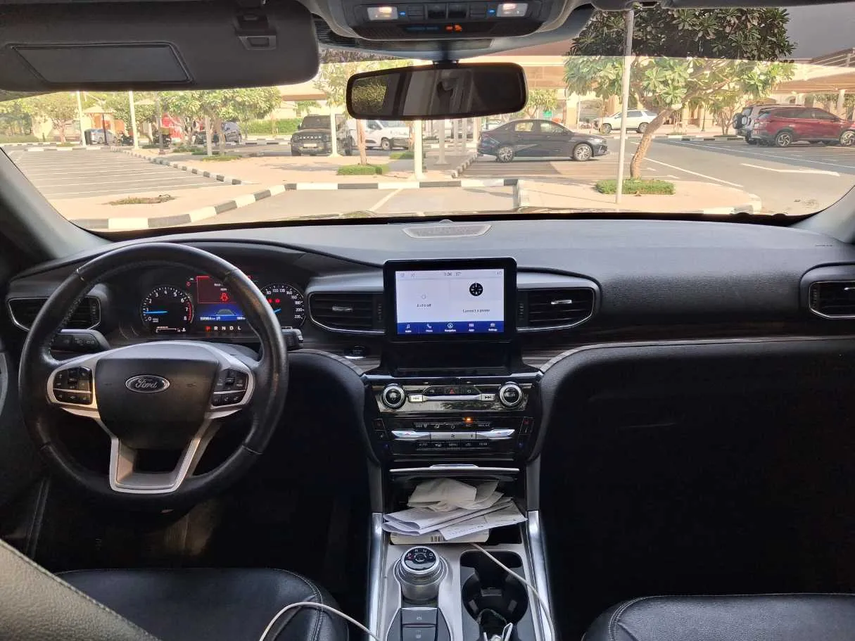 Car image 16