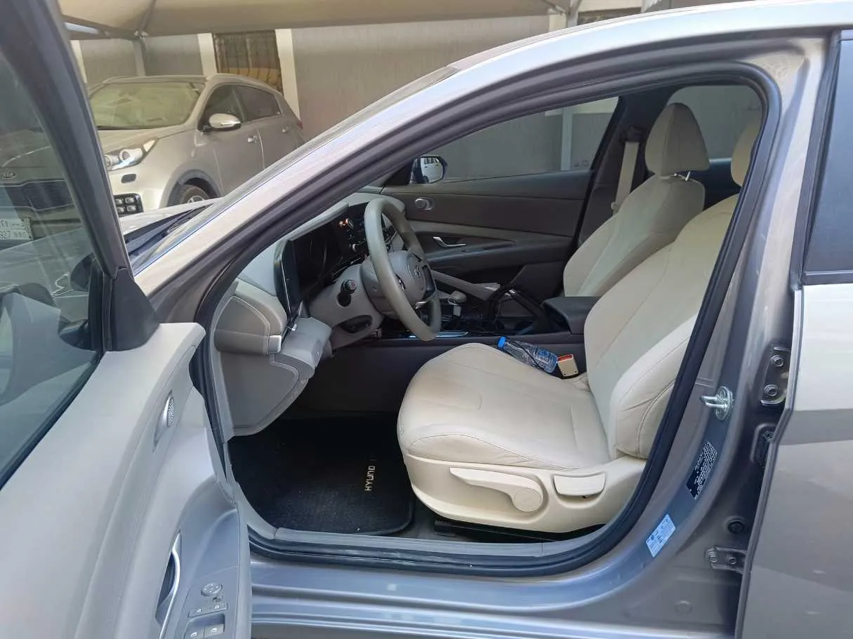 Car image 13