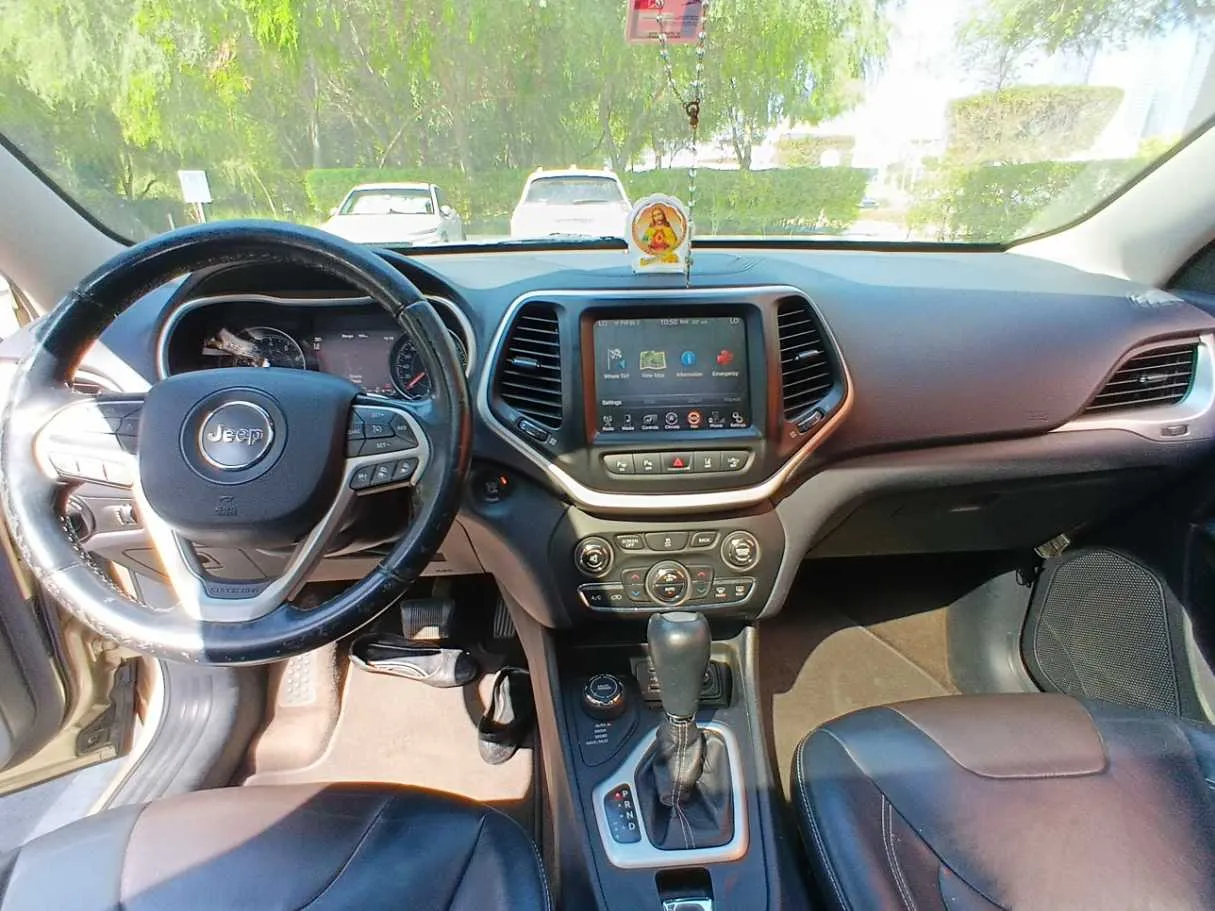 Car image 15