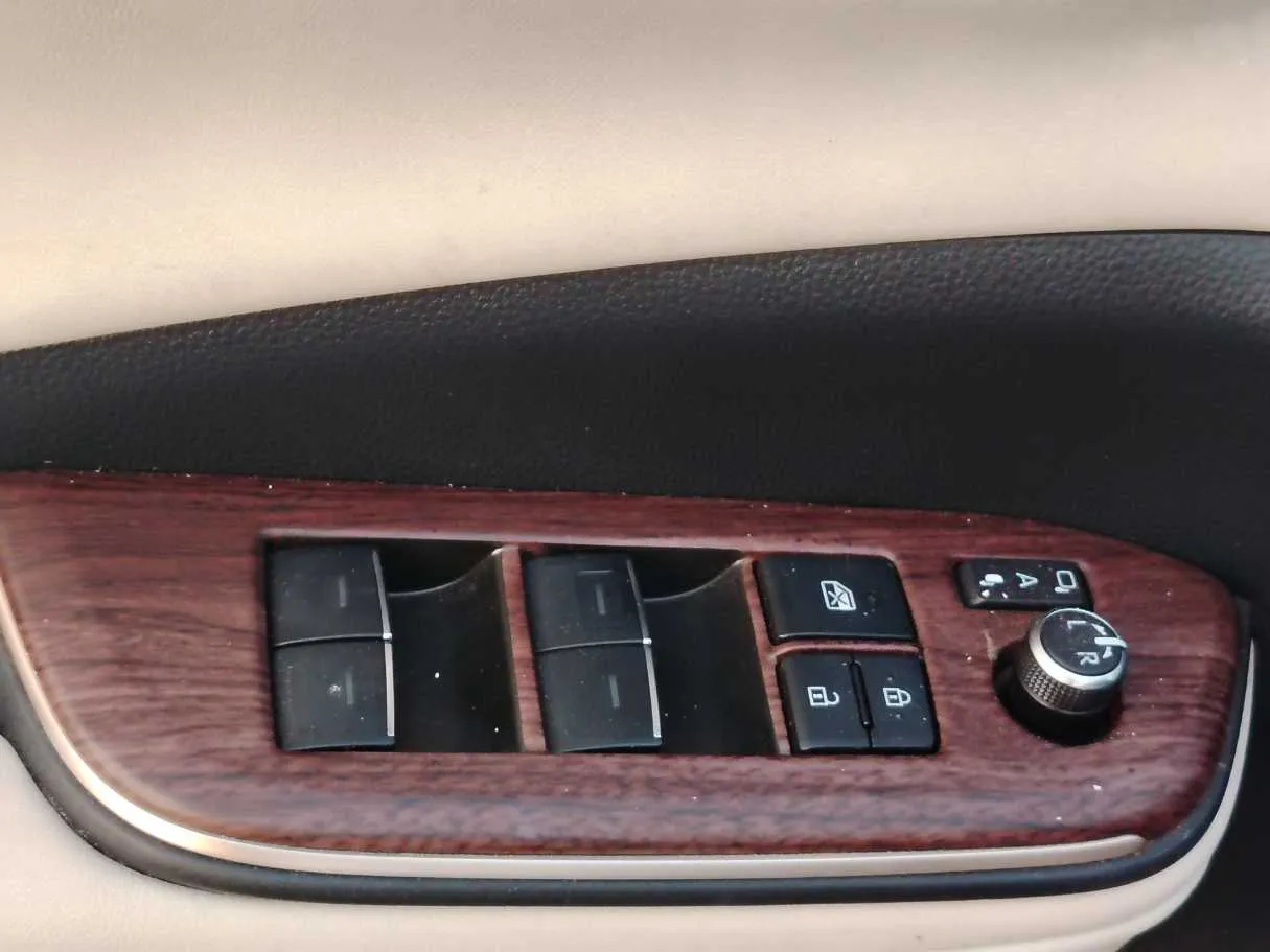 Car image 33