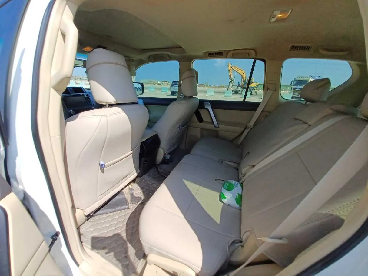 Car image 12