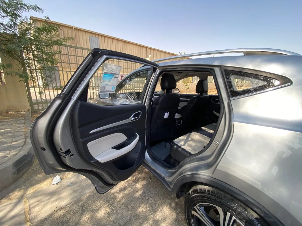 Car image 12