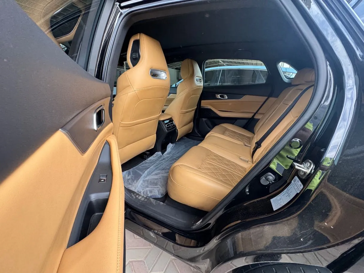 Car image 14