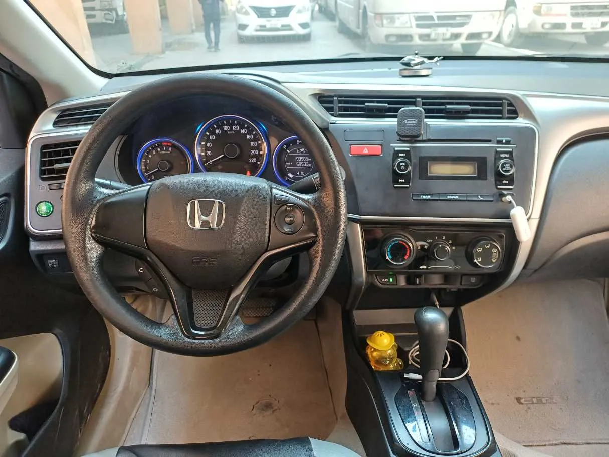 Car image 16