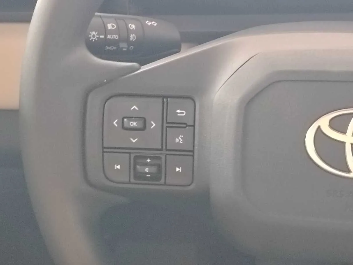 Car image 30