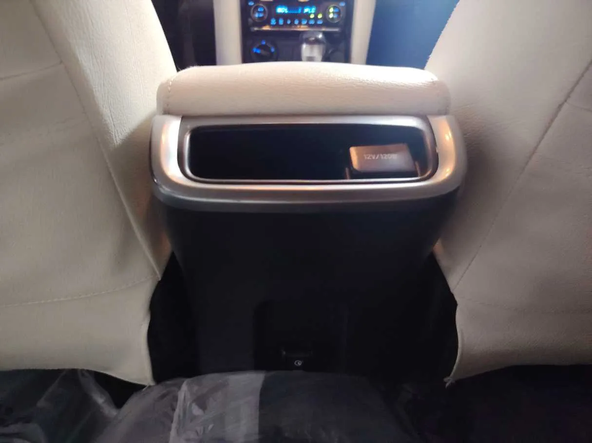 Car image 26