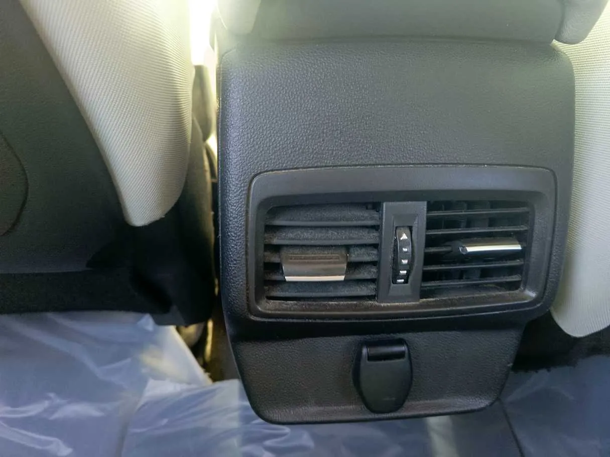 Car image 27